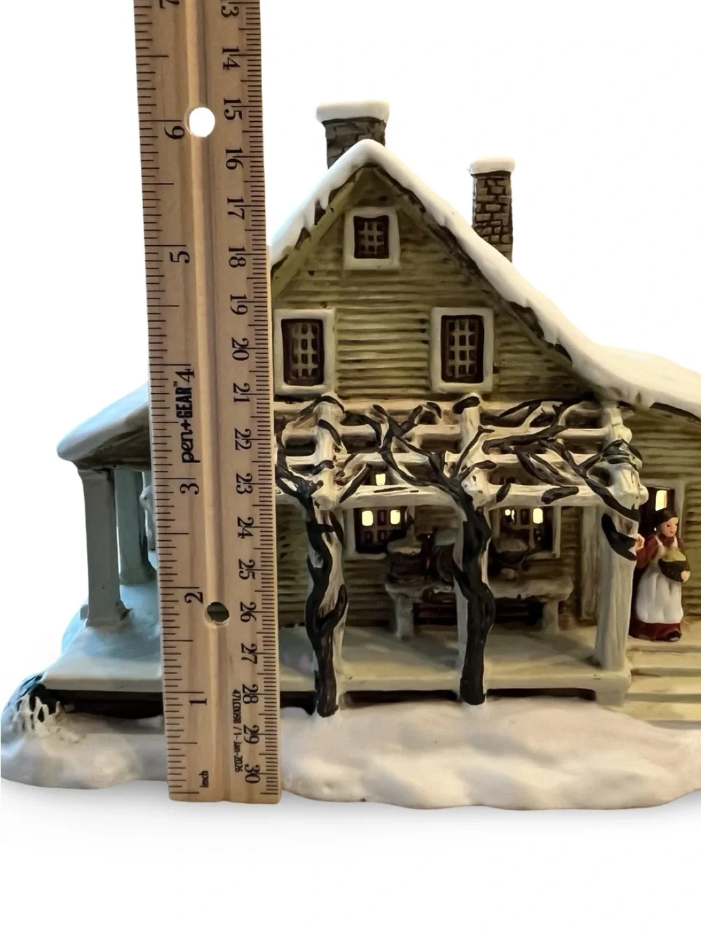 Currier & Ives Collection The Old Farm House  Holiday Collectible Light Up House